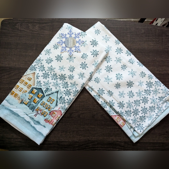 2 Snowy Winter Snowman themed Hand Towels - Picture 2 of 7